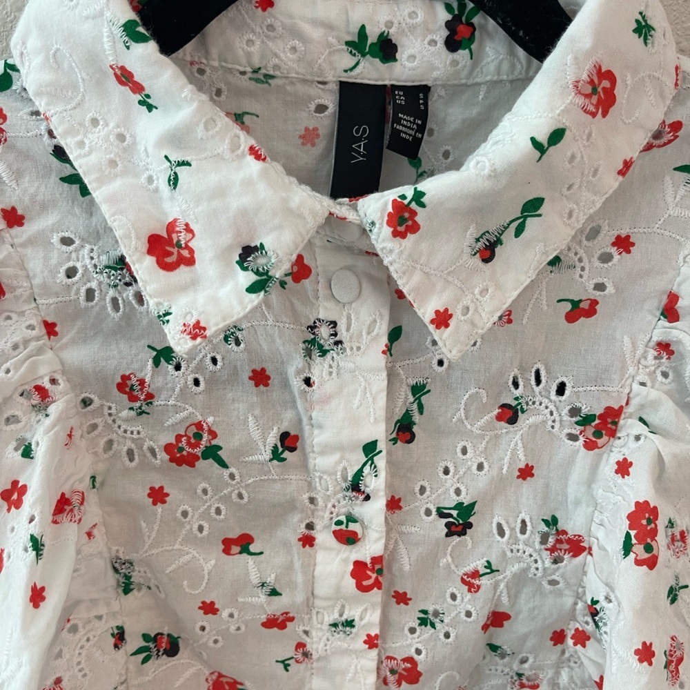 Floral Ruffle Blouse - Picture 3 of 3